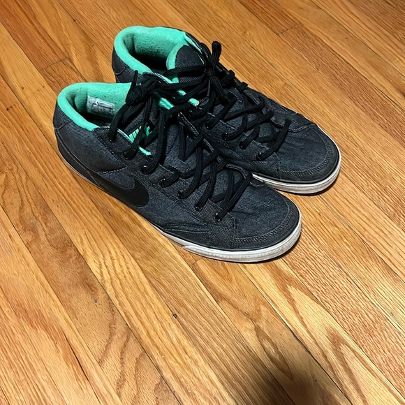 Men’s low rise Nike sneakers sz 12 - Picture 2 of 10